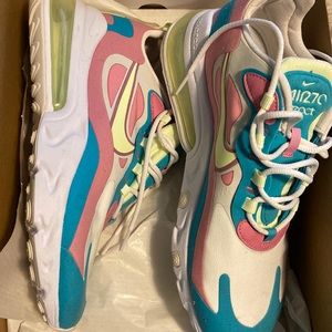 Nike Air 270s react womens 8.5